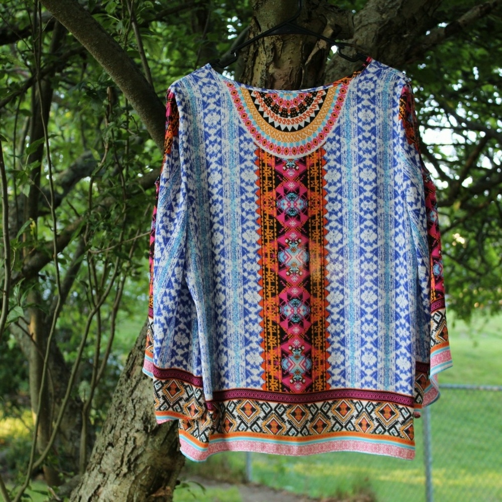 Peekaboo shoulder. Three-quarter length sleeve